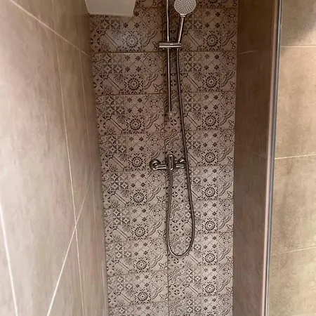 Joy House مينتون